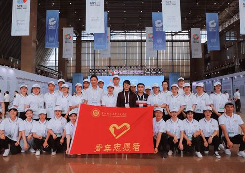 求是學(xué)院志愿者助力貴陽工業(yè)產(chǎn)品博覽會(huì)，展現(xiàn)專業(yè)服務(wù)風(fēng)采